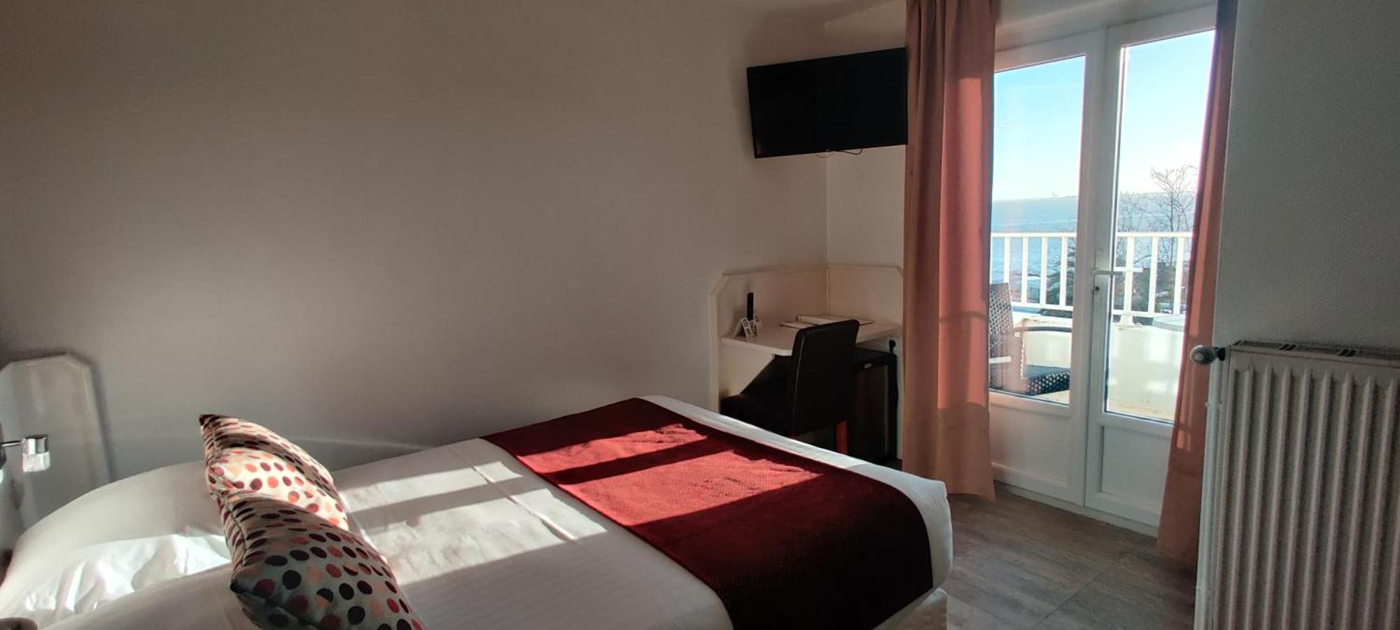 Logis Hotel Les Bleuets Royan Exterior foto