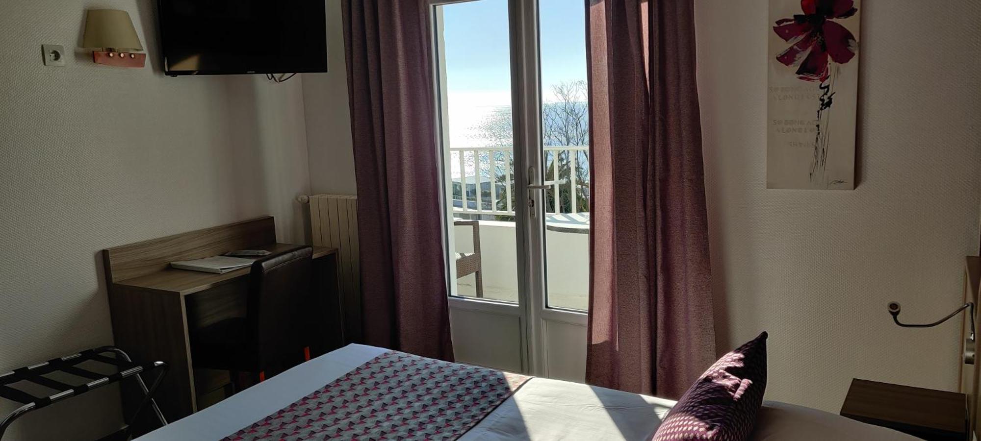 Logis Hotel Les Bleuets Royan Exterior foto